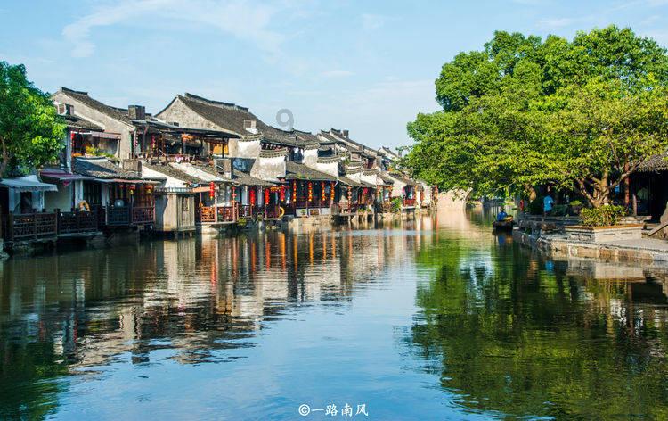 衡阳县：雪后油菜田间积水严重农技人员及时清沟排渍